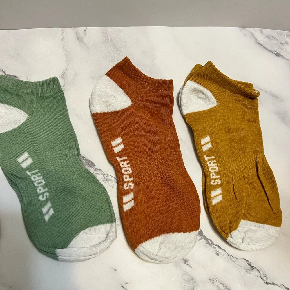 Lot of 5 Pairs of Men’s Low Cut Socks‎ SZ 6-10 NEW